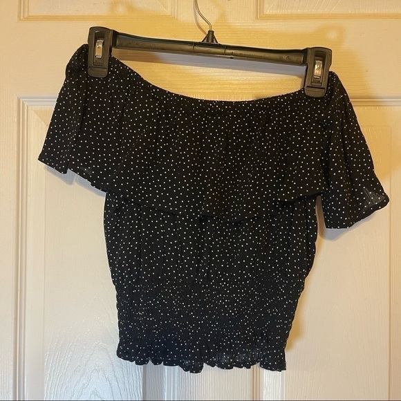 Forever 21 Off the shoulder top - Picture 3 of 3